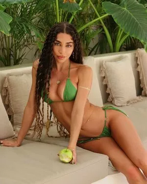 Chantel Jeffries #q63N5ouyGA