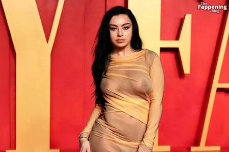 Charli Xcx #0zkvoOzTlo