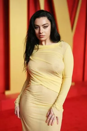 Charli Xcx #JzCKkRyFA7