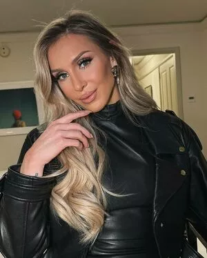 Charlotte Flair #HoUjf9cwNu