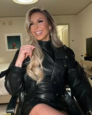 Charlotte Flair #IOhBaXX7dm