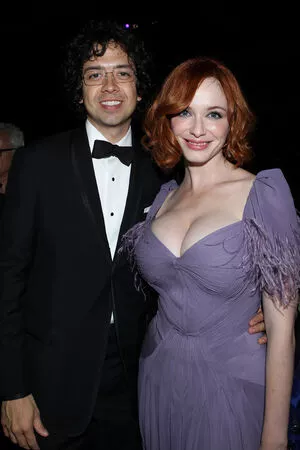 Christina Hendricks #UPTOUkJBj9