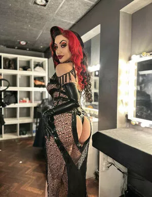 Dani Divine #wzz7ejey9N