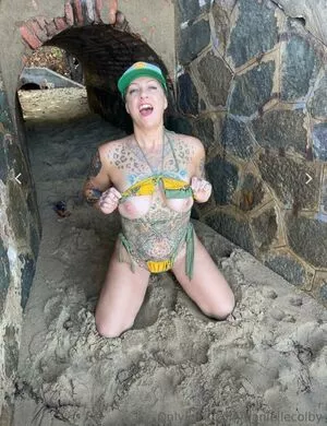 Danielle Colby #SBDlWcAFkT