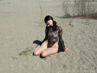 Delilah Raige #7Fy3Y1FPQL
