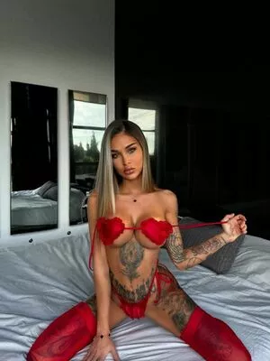Elizabeth Definhy #Puhi8lnzPr