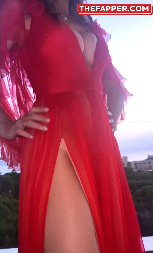 Elizabeth Hurley  Onlyfans Leaked Nude Image #0tRoi75IuD
