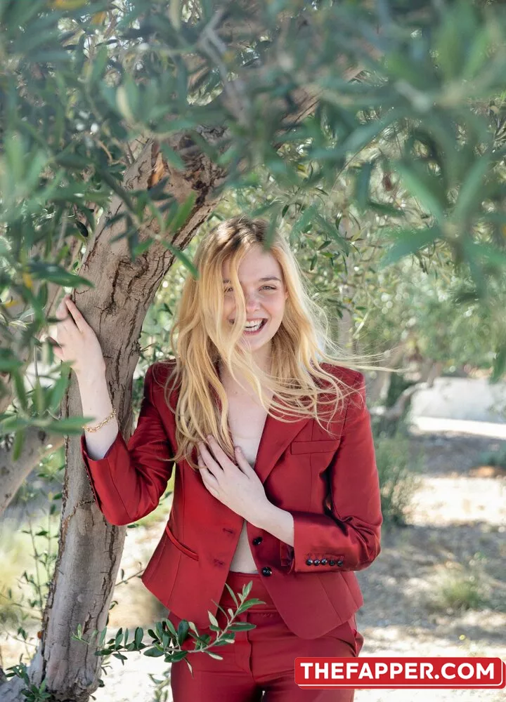 Elle Fanning  Onlyfans Leaked Nude Image #911AAmEkET