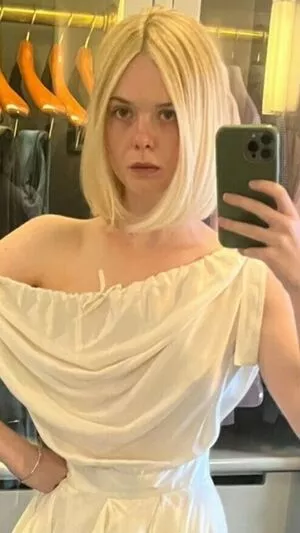 Elle Fanning #V1Ujla8x5D
