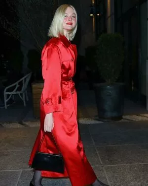 Elle Fanning #fDrFN0NK3w