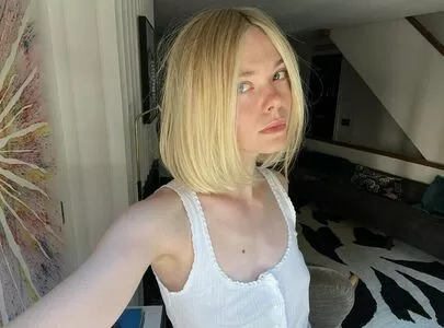 Elle Fanning #pPWZ5QtKlm