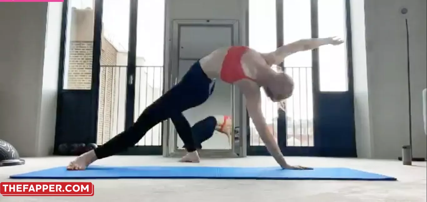 Elle Fanning  Onlyfans Leaked Nude Image #tuO59ryOfV