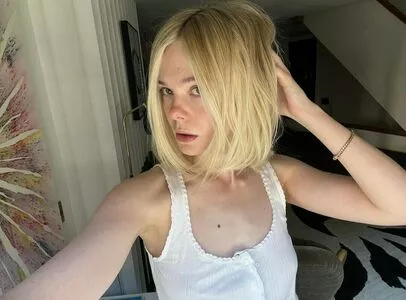 Elle Fanning #uFeO1zggiO
