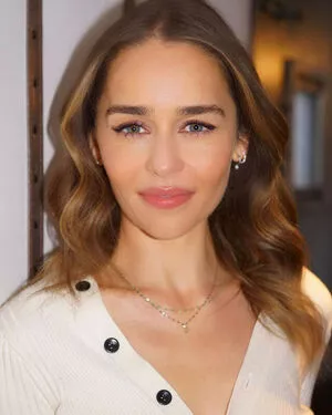 Emilia Clarke Onlyfans Leaked Nude Image #8w5iR7pZTG