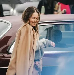 Emilia Clarke #Kny9E0QNjo