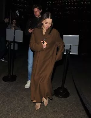 Emilia Clarke #L4vqHOV6uJ