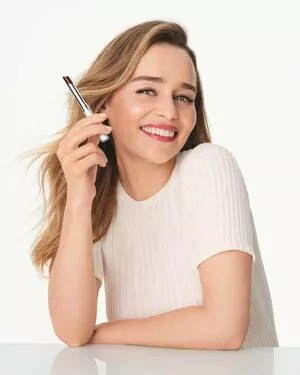 Emilia Clarke #rTg9KAvU6x
