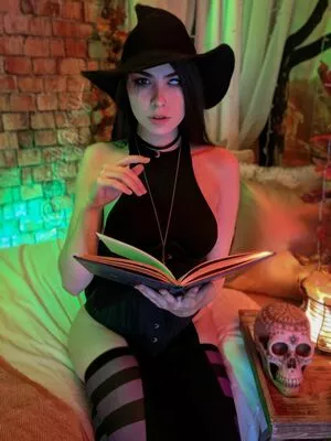 Emily Grey #D2lv4eMdcG