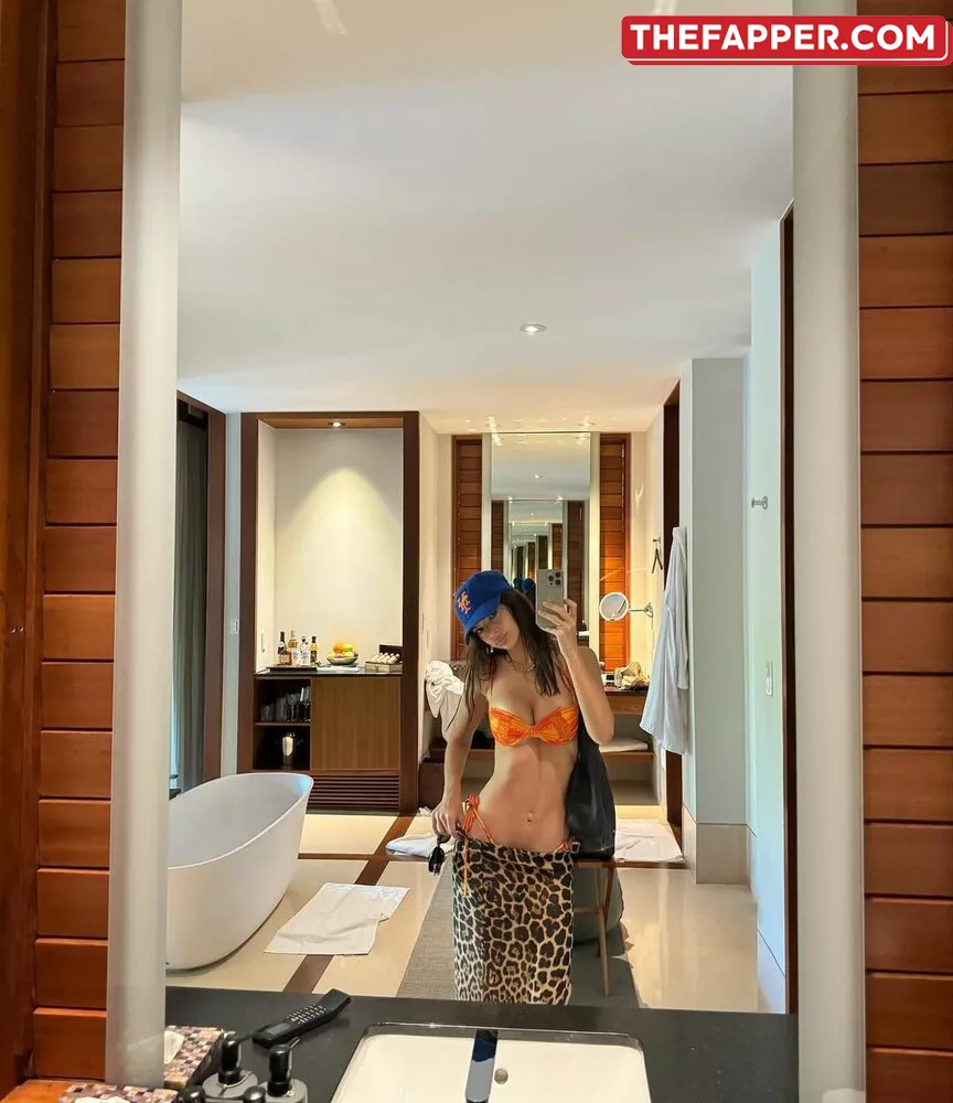 Emily Ratajkowski  Onlyfans Leaked Nude Image #2TENAlGA9J