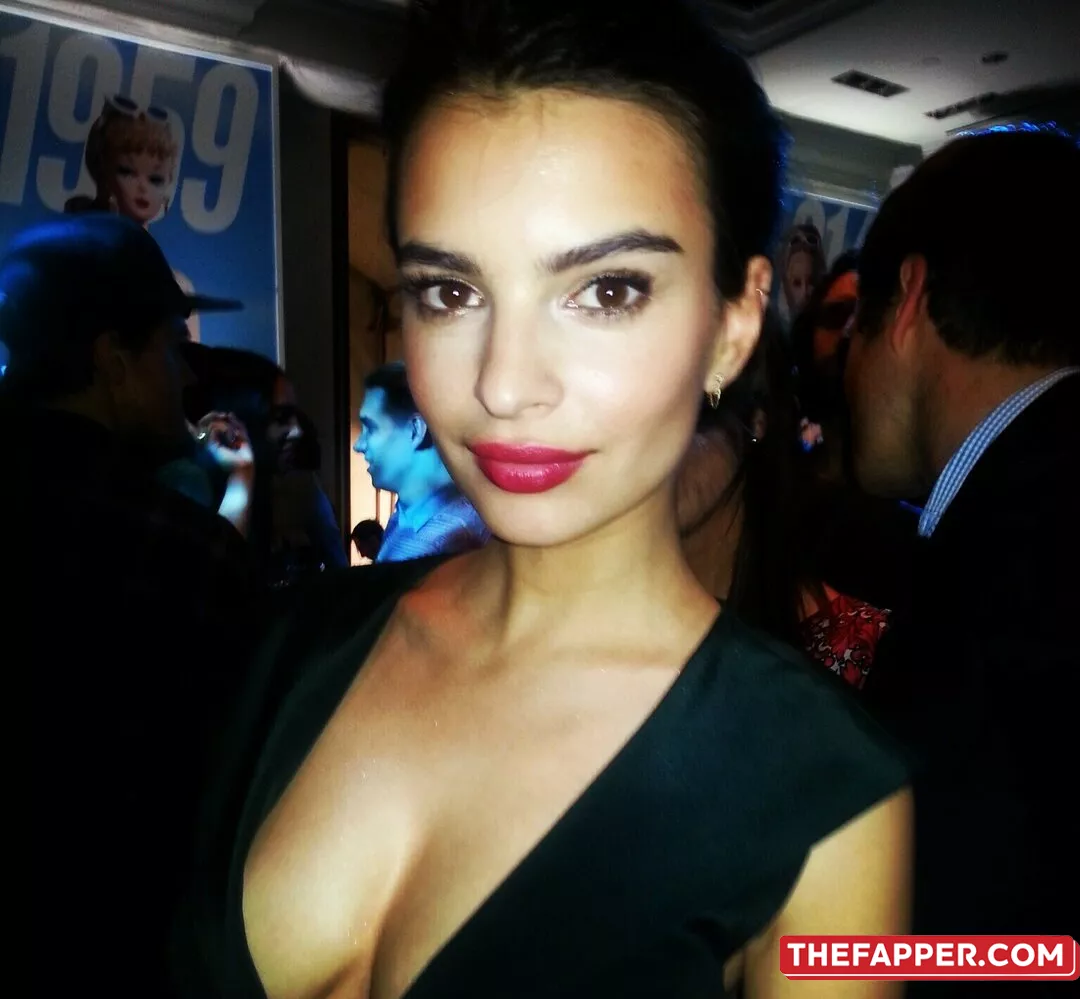 Emily Ratajkowski  Onlyfans Leaked Nude Image #ANdsBtAv2j