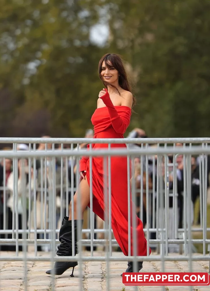 Emily Ratajkowski  Onlyfans Leaked Nude Image #GcDQlX002F