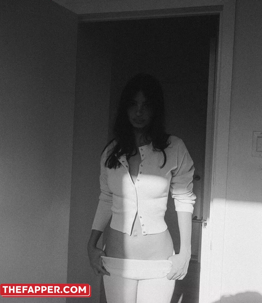 Emily Ratajkowski  Onlyfans Leaked Nude Image #PIwhZ9a25e