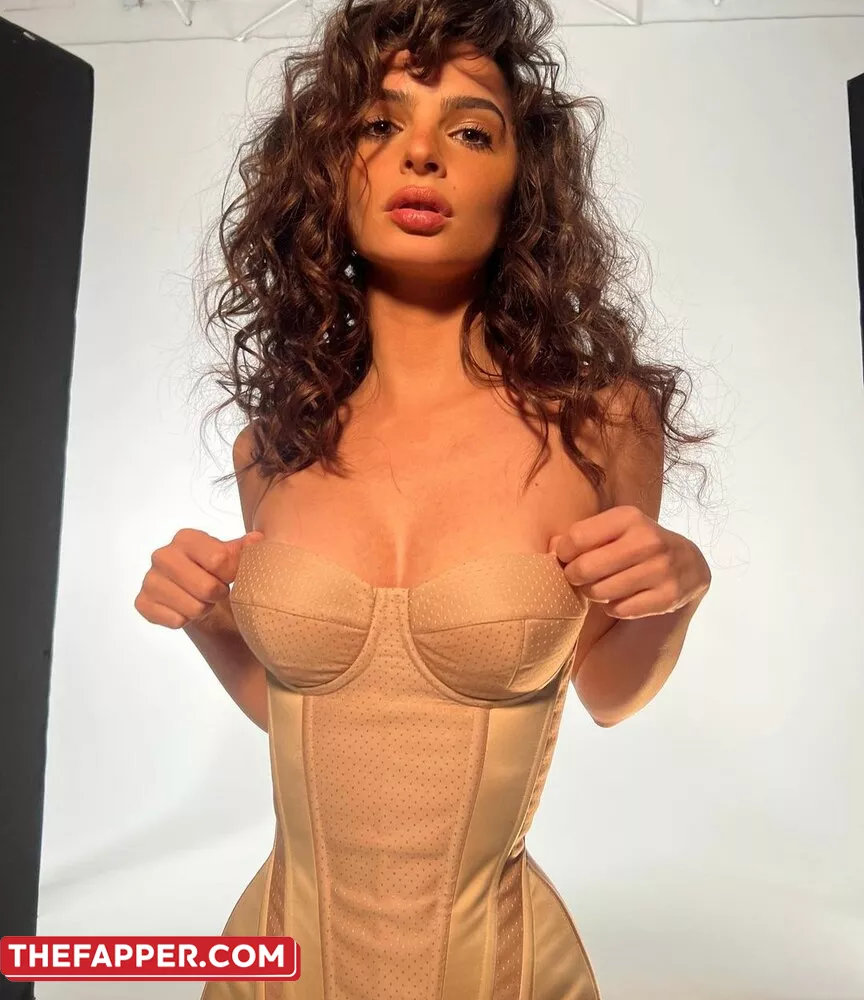 Emily Ratajkowski  Onlyfans Leaked Nude Image #lFhSlI9UDc