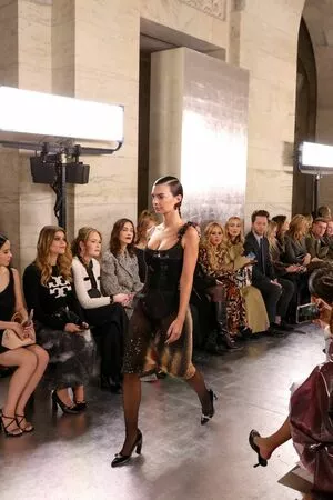 Emily Ratajkowski Onlyfans Leaked Nude Image #xnEvJ4Q0A7