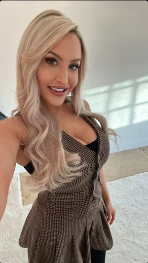 Emma Jones #ZeHaz3TUZ3