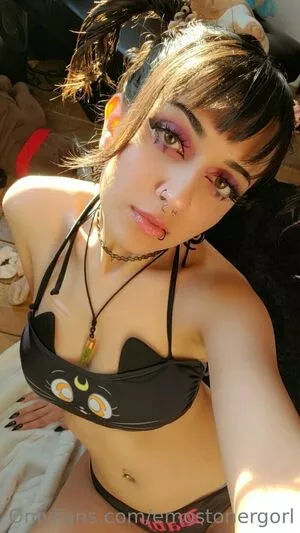 Emostonergorl #TBUvKqIlAK