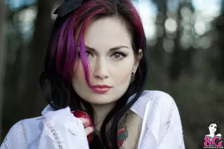 Fernanda Mercury #AwWskGveC8