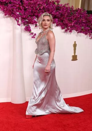 Florence Pugh #PcxBOBqrqz