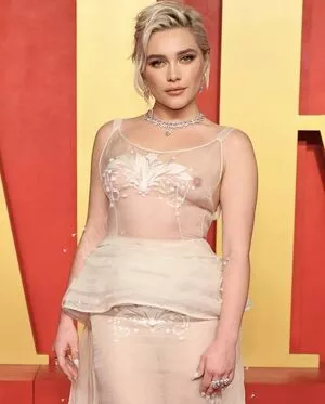 Florence Pugh #ZOepohPWVl