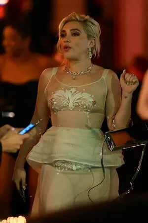 Florence Pugh #Zq2oUrkoQn