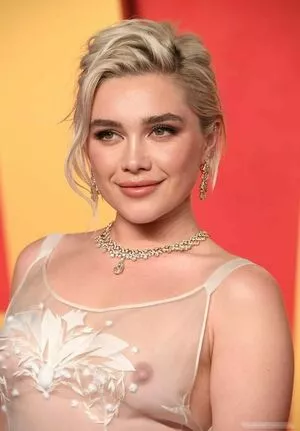 Florence Pugh #dq1pTm2hfV