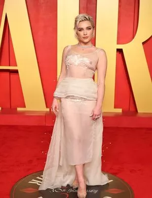 Florence Pugh #l02LjmT9IF