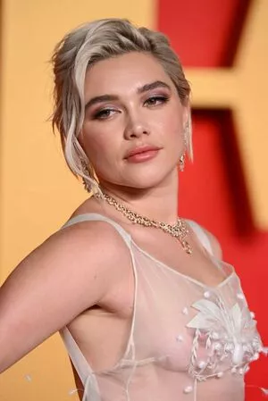 Florence Pugh #tVrqXpd9qW