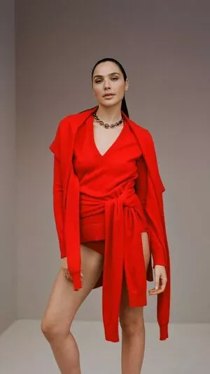 Gal_gadot #SYS2n2mGIV