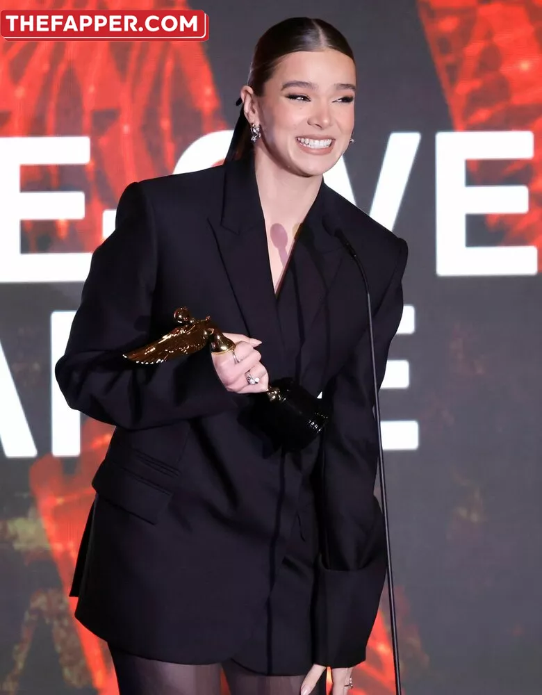 Hailee Steinfeld  Onlyfans Leaked Nude Image #0EhIg26Mg4