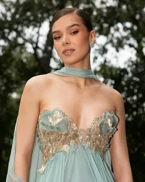 Hailee Steinfeld #Vzw0qa3iFU