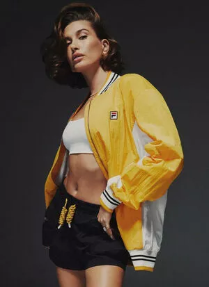 Hailey Baldwin Bieber #LuXlKEmkIF