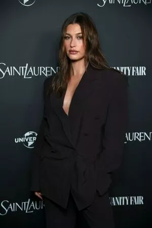 Hailey Baldwin Bieber #M6Q91qWX9Q