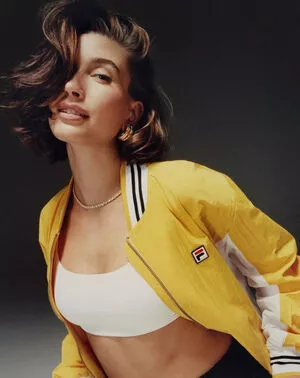 Hailey Baldwin Bieber #RcEvHZkmxU
