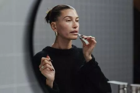 Hailey Baldwin Bieber #YRVXGrBPSV