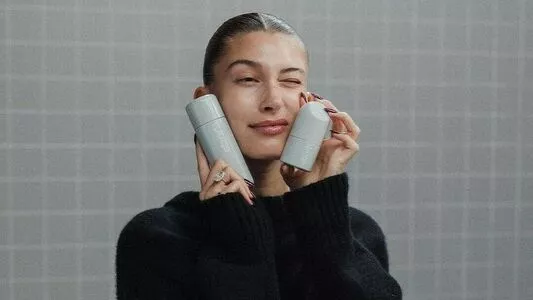 Hailey Baldwin Bieber #hzgcCRR0wH