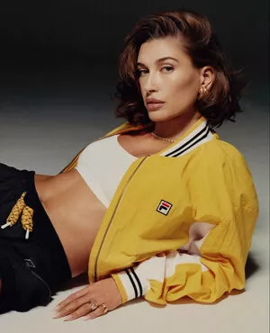 Hailey Baldwin Bieber #sDx6E0hnTt