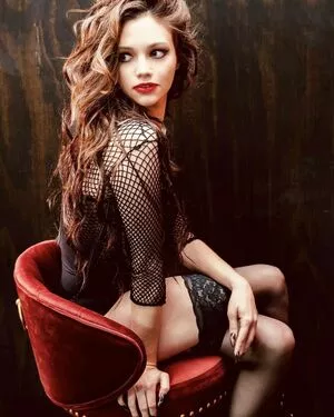 India Eisley #Gw1aevgbxX