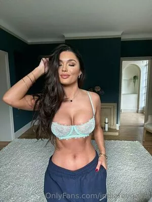 India Reynolds #OAHp9kZ4YU