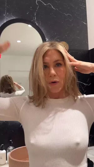 Jennifer Aniston #kCPlWGdNKO