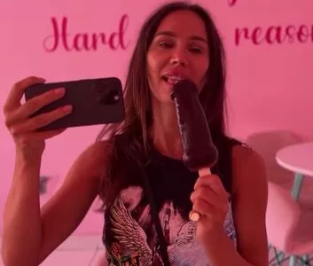 Jenny M #OiZ4MoWqlI